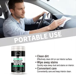 Vue détaillée de lingettes de nettoyage pour intérieur de voiture, éliminant poussière et taches.
