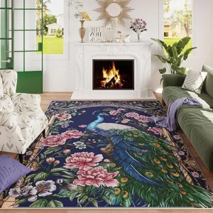 Dettaglio tappeto vintage con pavone per soggiorno, moquette floreale con motivo elegante.