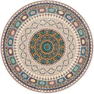 Gros plan d'un tapis rond vintage style bohème, idéal pour une jolie décoration de sol de salon.