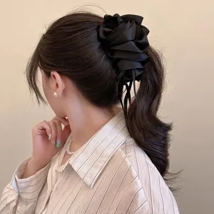 Pinza de pelo negra de tela floral, elegante gancho de cola de caballo para uso diario.