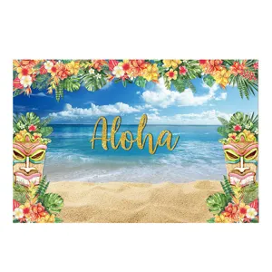 Sommer tropischer Strand Thema dekorative Matte Detailansicht mit Tiki Masken und Meereswellen.