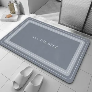 Vue détail du tapis de bain gris en terre de diatomée minimaliste avec design antidérapant absorbant.