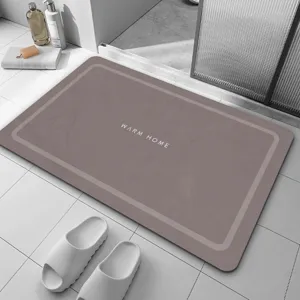 Vue détaillée du tapis de bain souple en diatomite avec design antidérapant pour salle de bain.