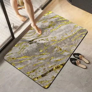 Vista detallada de la lujosa alfombra de baño de mármol y oro en un entorno moderno.