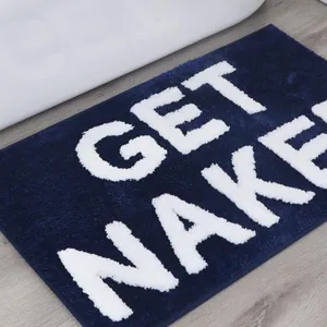 Dunkelblaue getuftete Badematte mit GET NAKED Text, weicher rutschfester Teppich.