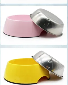 Double gamelle pour animaux avec bol en acier inoxydable amovible et base antidérapante.