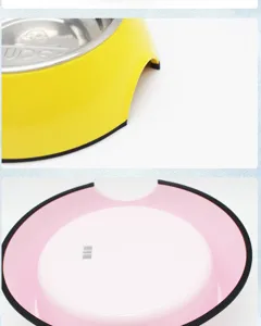 Vue détaillée de la gamelle colorée pour animaux avec bol intérieur en inox et base antidérapante.