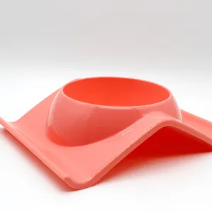 Gamelle rose moderne pour chats et chiens, mangeoire inclinée surélevée pour une alimentation facile.