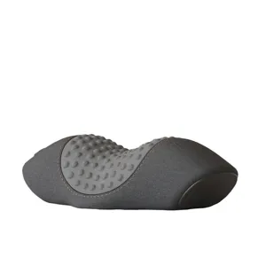 Ergonomisch nekmatrasje met massageknoppen voor nekondersteuning en een betere slaap.