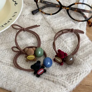 Élastiques à cheveux mignons pour femmes avec ours en peluche, corde marron élastique et perles colorées.
