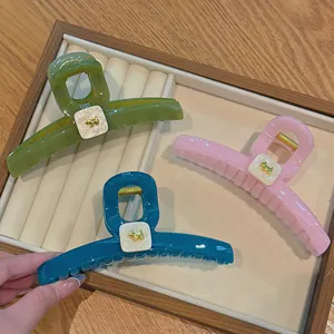 Große Haarklammer Mit Welpen-Logo Handgefertigt Polycarbonat Shark Clip Elegant Goldlabel Rutschfester Haarschmuck Für Damen