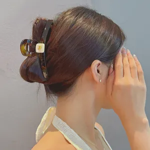 Große Haarklammer für Damen elegante Acetat Haifischklammer Haarschmuck Sommer
