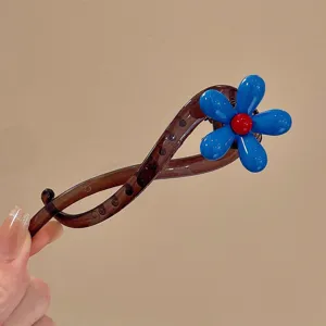Blaue Blumen Haarklammer süßer Twist Clip Haaraccessoire Detailansicht für Damen