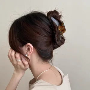 Elegante Haarklammer aus Acetat in Schildpattoptik für Damen, großes hohles Design Haaraccessoire.