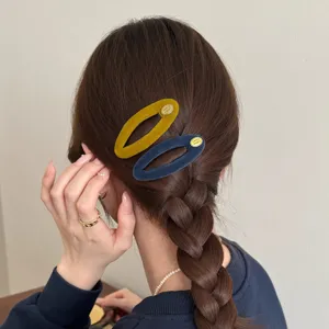 Samt BB Haarspangen mit goldenen Metallschildern, retro Seitenhaarnadeln für Damen.