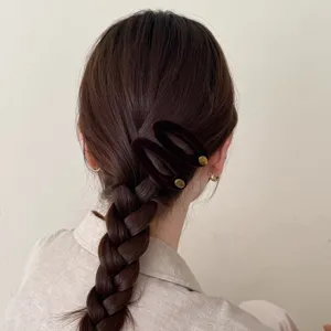 Braune Samt BB Haarspange für Damen, Retro Seitenhaarspange und Vintage Kopfschmuck Detail Ansicht.