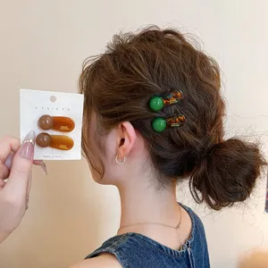 Koreanische Harz Kugel Seiten Haarklammern, Detailansicht modisches Haaraccessoire für Frauen.