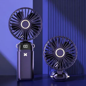 Ventilatore portatile ricaricabile con display digitale e design pieghevole pratico.