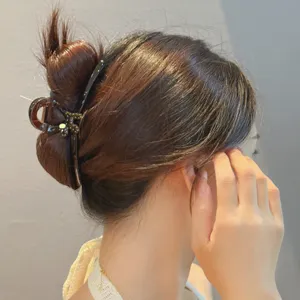 Süße Cartoon Welpen Haarklammer für Damen, stilvolles Sommer Haaraccessoire zum Stylen.