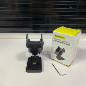 Primo piano dettagliato dell'accessorio supporto di espansione magnetico e scatola.