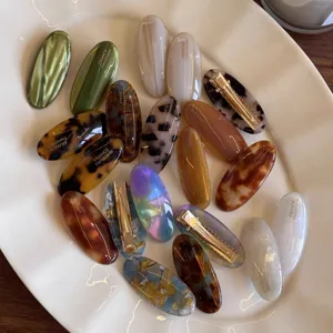 Acetate oval hair clips set, stylish tortoiseshell and solid color side clips for women daily wear.