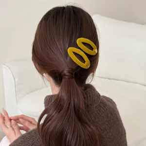 Koreanische Retro gelbe Samt Haarspangen mit goldenem Detail, ideal für den täglichen Look.