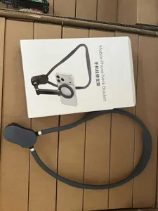 Detailansicht der magnetischen Handy-Nackenklammer im eleganten grauen Silikon-Design.