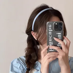 Minimalistischer hellblauer, schmaler Haarreif für Damen, vielseitiges Alltags-Haaraccessoire.
