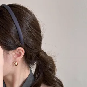 Minimalistisches dunkelblaues dünnes Haarband für Damen, elegantes Haarschmuck Detail