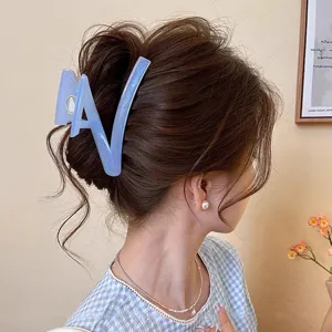 Grande pince à cheveux Z pour femme, pince requin bleue pailletée pour coiffures élégantes.