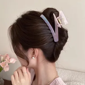 Élégante pince à cheveux en forme de Z pour femmes, grande griffe irisée pour coiffures chics.