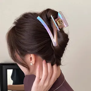 Pince à cheveux irisée en forme de Z pour femme, grand accessoire de coiffure tendance chic.