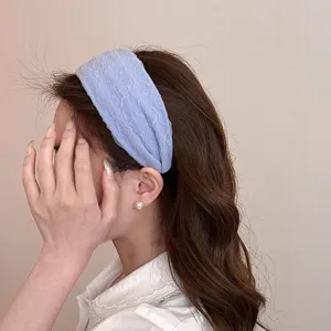 Cerchietto largo in chiffon azzurro strutturato dettaglio, elegante accessorio capelli