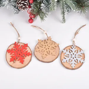 Weihnachten Holz Schneeflocke Hängeornamente, rustikale Baumscheibe Anhänger für Tanne.