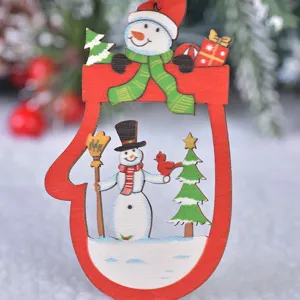 Hölzerner Weihnachtshandschuh-Anhänger mit bemaltem Schneemann-Design für Christbaumschmuck.