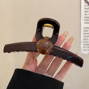 Bruine haarklem met ronde parel elegante haarklem minimalistisch haaraccessoire voor dames