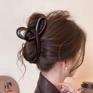 Schokoladenbraune elegante Haarklammer für Damen, stilvoller Haargreifer für Frisuren.