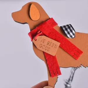 Holz hund ornament mit roter schal weihnachtsbaum hängender anhänger feiertag deko geschenk