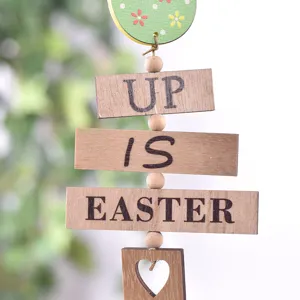 Decoración colgante de madera de Pascua con letras y cuentas para fiesta en casa festiva.