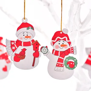Holz Weihnachts-Schneemann Hängeornamente Set für Christbaumschmuck und festliche Partydekoration.