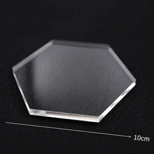 Sechseckiges transparentes Acryl Tonpressen Brett Detailansicht, Polymer Modellierwerkzeug.