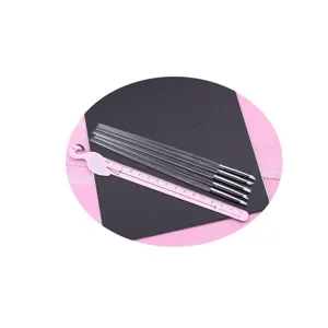 Juego de herramientas de arcilla de silicona con regla de flamenco rosa para moldear.