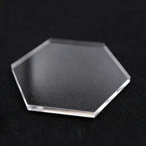 Sechseckige transparente Acryl Tonpressplatte Detailansicht, glattes Bastelwerkzeug.