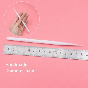 Weisser Ton Modellierstab Detailansicht, 6mm Durchmesser spitzes Werkzeug für Handwerk.