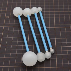 Klei boetseer gereedschap set met blauwe handvatten voor klei knutselen en hobby.