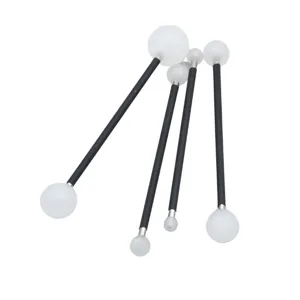 Vista detallada del juego de cuatro herramientas de bola antiadherentes para escultura de arcilla.