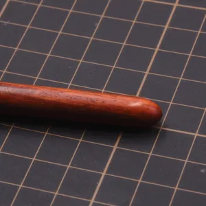 Outil de lissage en bois pour pâte polymère et artisanat de poupée, qualité professionnelle.