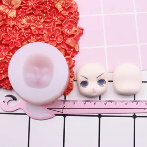 Silikon Q-Version Puppengesicht Form Set mit rohen und bemalten Tonkoepfen fuer DIY Basteln.