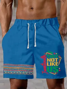 Pantaloncini da spiaggia casual da uomo con stampa digitale 3D, coulisse e dettagli testuali.