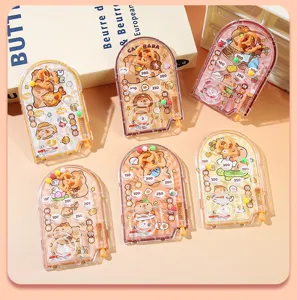 Juego de seis mini juguetes de laberinto de pinball portátiles con lindos diseños de capibara